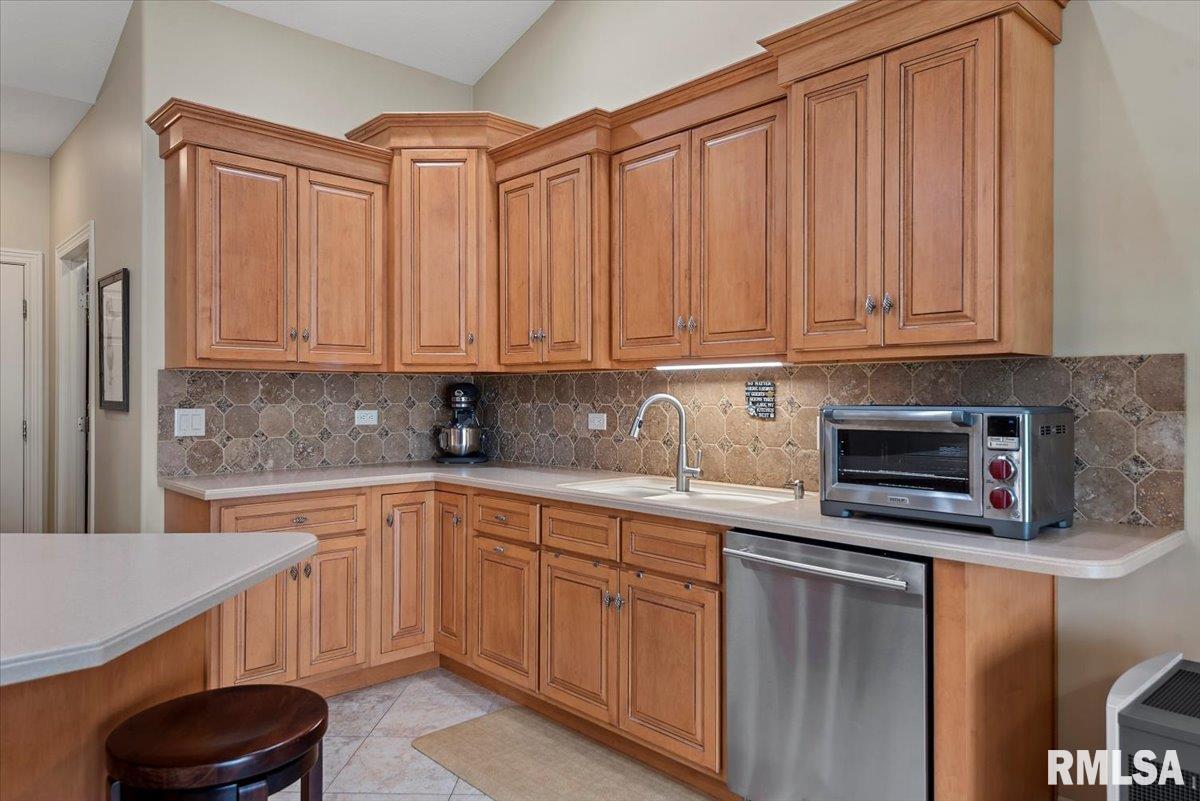 4306 Castle Pines Drive, Springfield, Illinois image 8