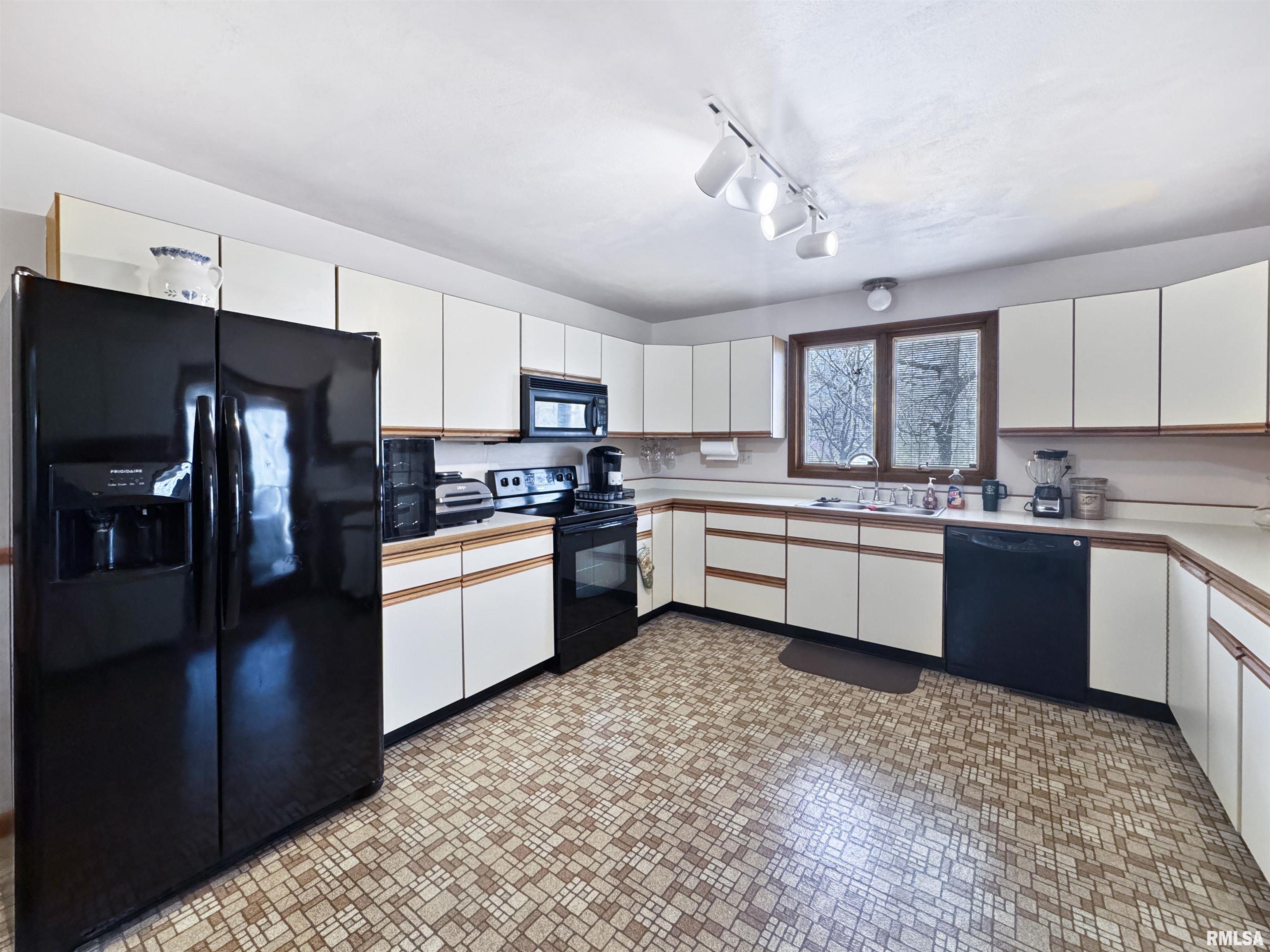 4619 W Carol Court, Bartonville, Illinois image 9