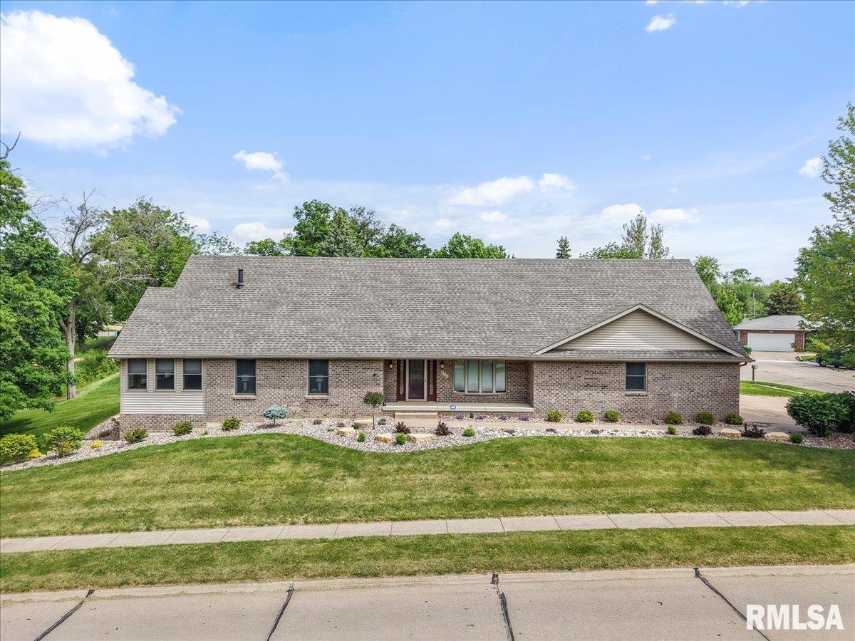 859 45th Avenue, East Moline, Illinois image 1