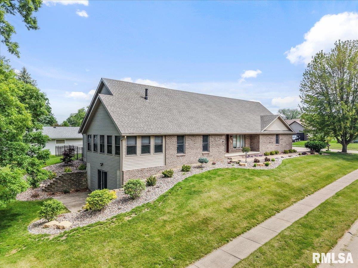 859 45th Avenue, East Moline, Illinois image 3
