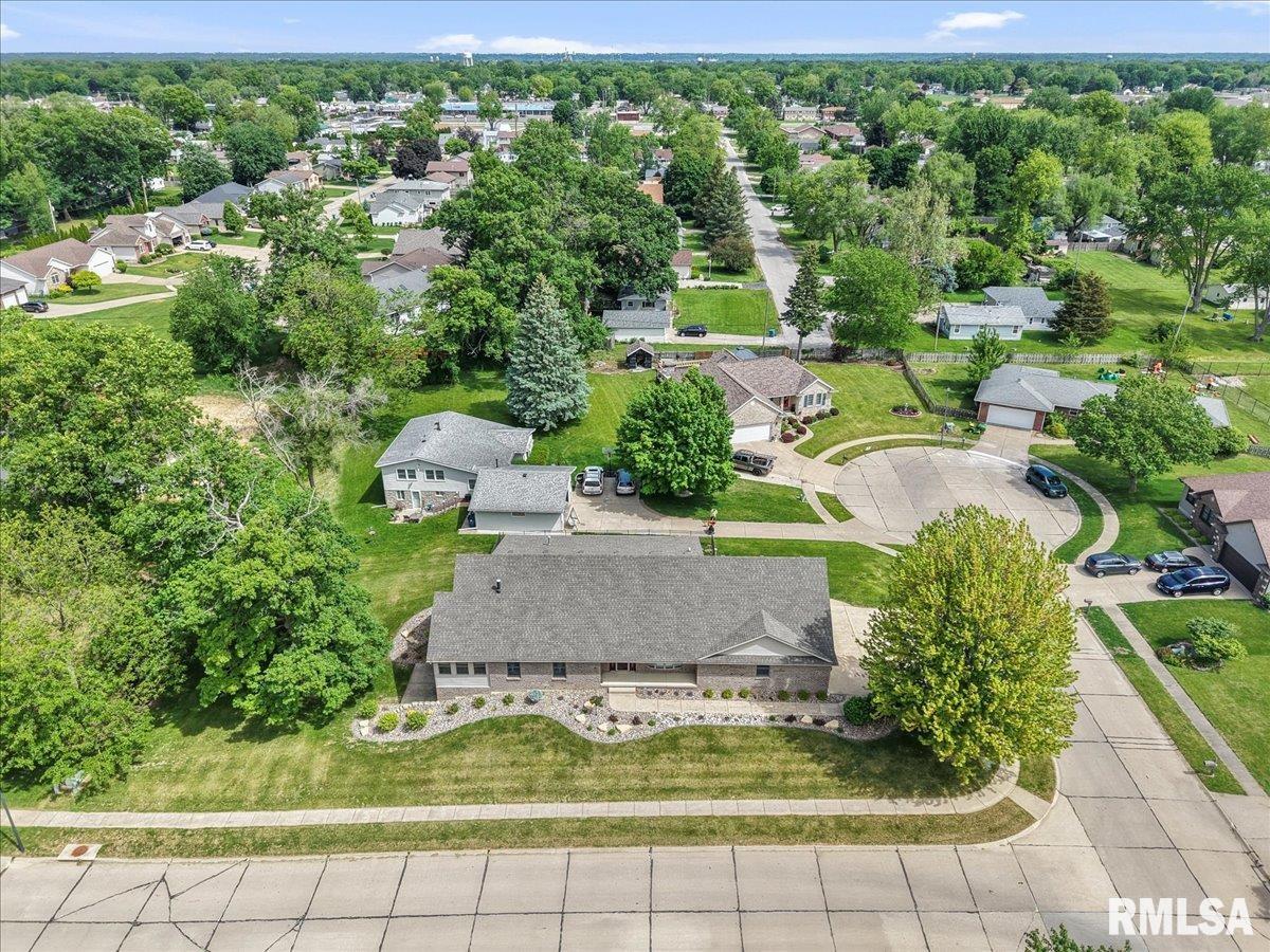 859 45th Avenue, East Moline, Illinois image 2
