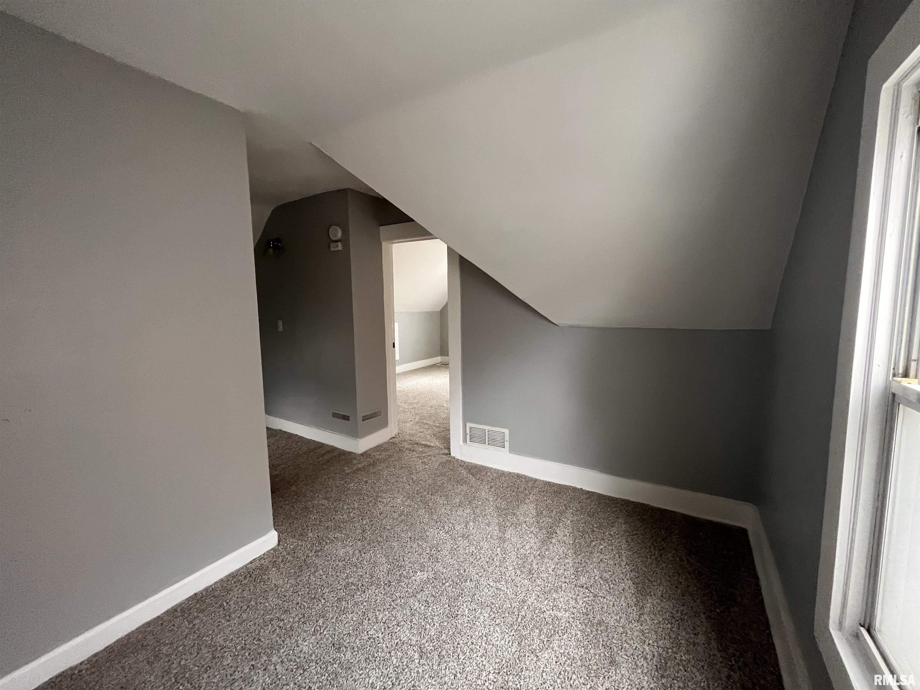 1627 W 4th Street, Davenport, Iowa image 9