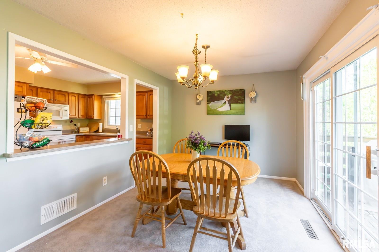 2885 Willow Drive, Bettendorf, Iowa image 13