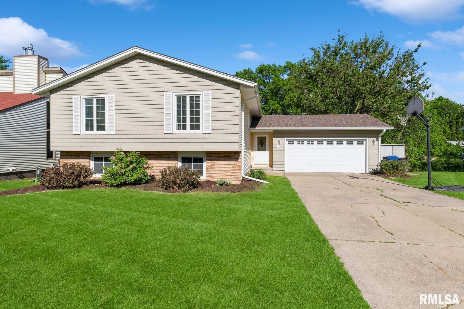 2885 Willow Drive, Bettendorf, Iowa image 1