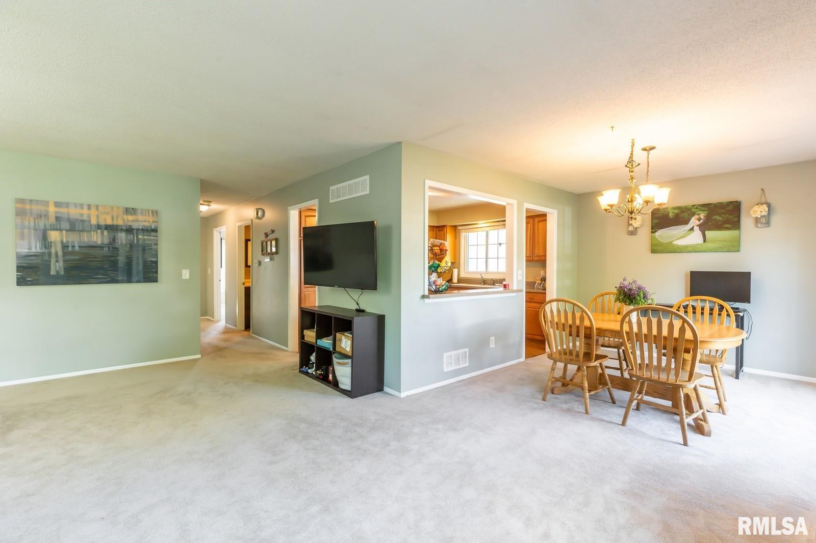 2885 Willow Drive, Bettendorf, Iowa image 12