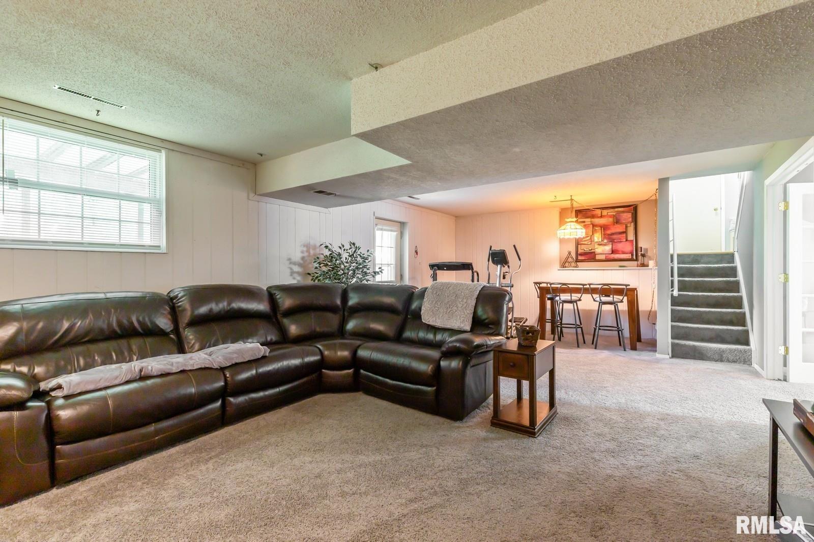 2885 Willow Drive, Bettendorf, Iowa image 27