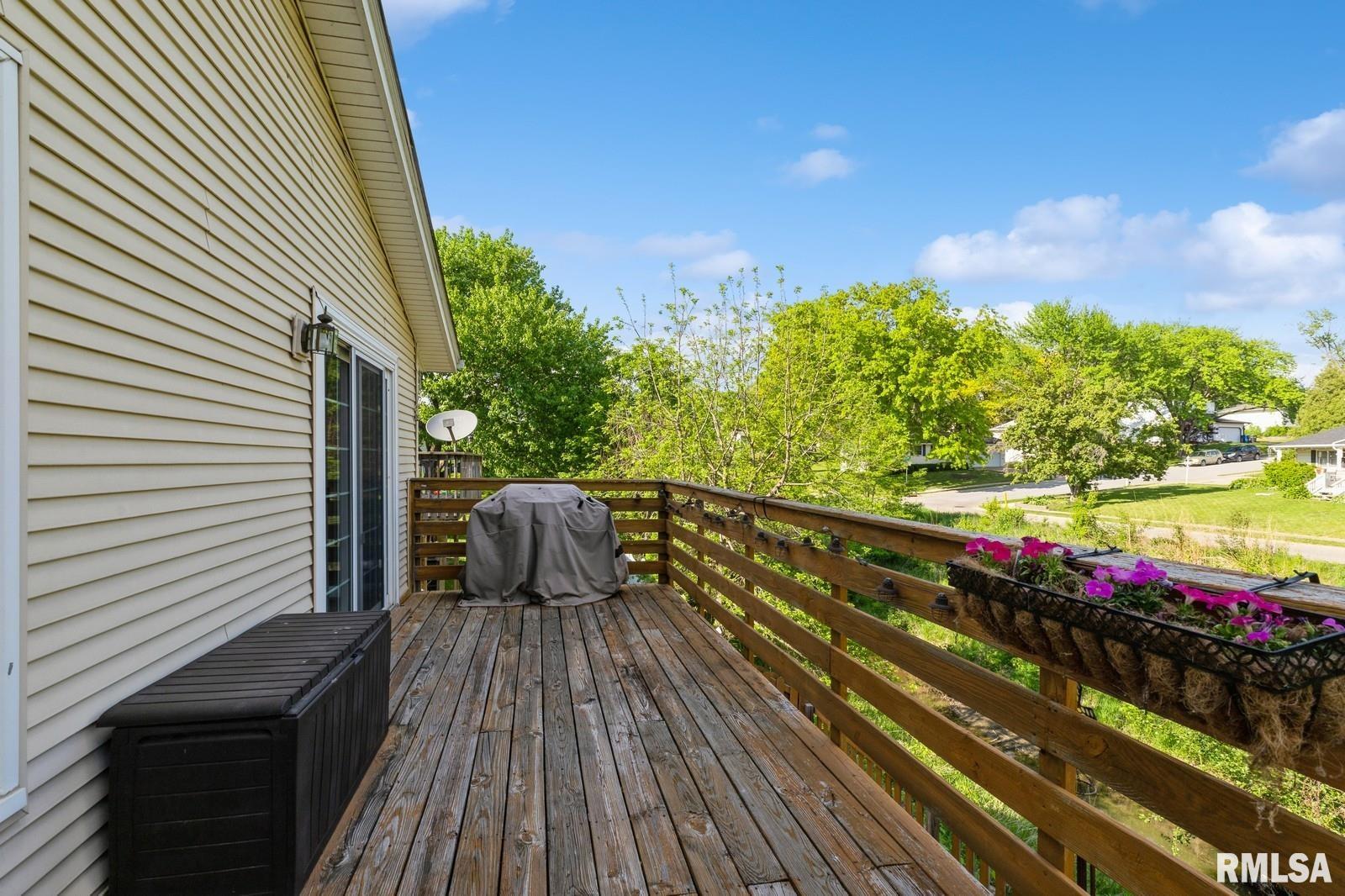 2885 Willow Drive, Bettendorf, Iowa image 6