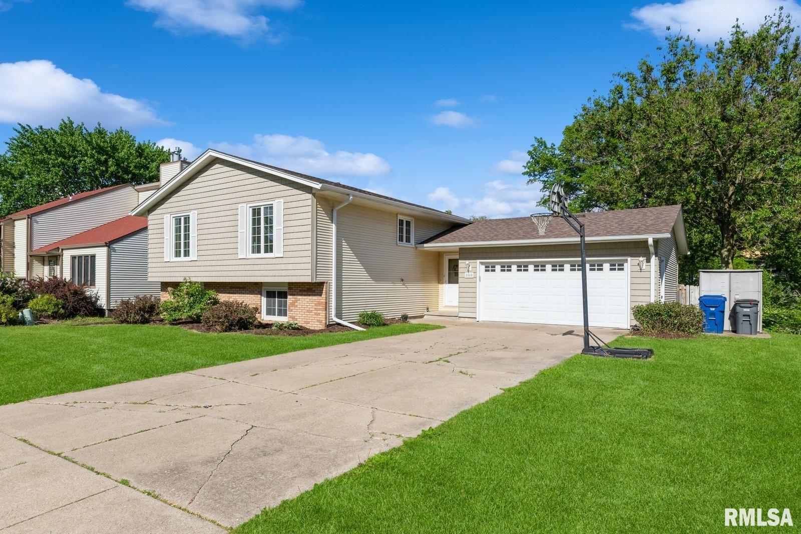2885 Willow Drive, Bettendorf, Iowa image 3