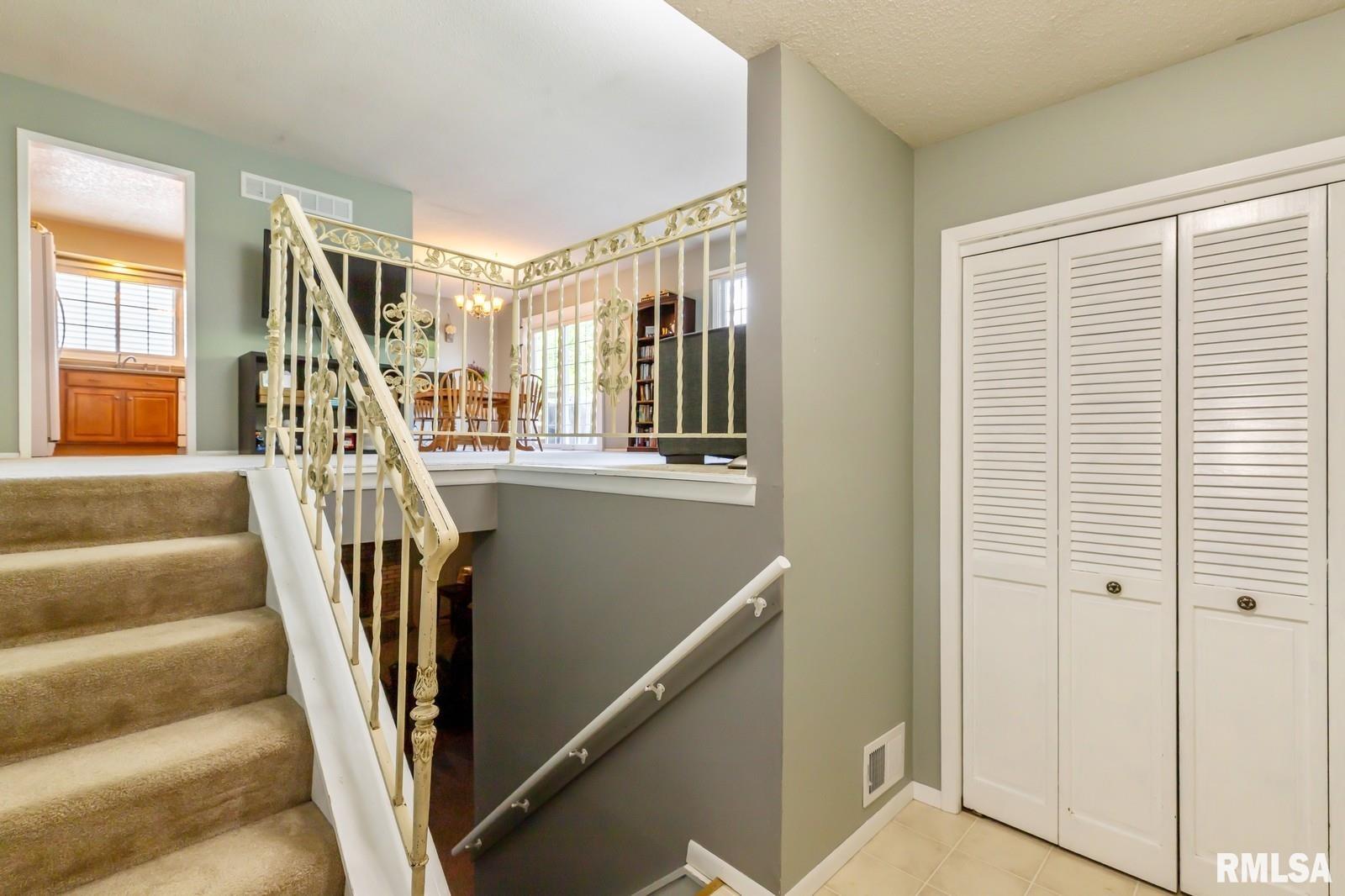 2885 Willow Drive, Bettendorf, Iowa image 7