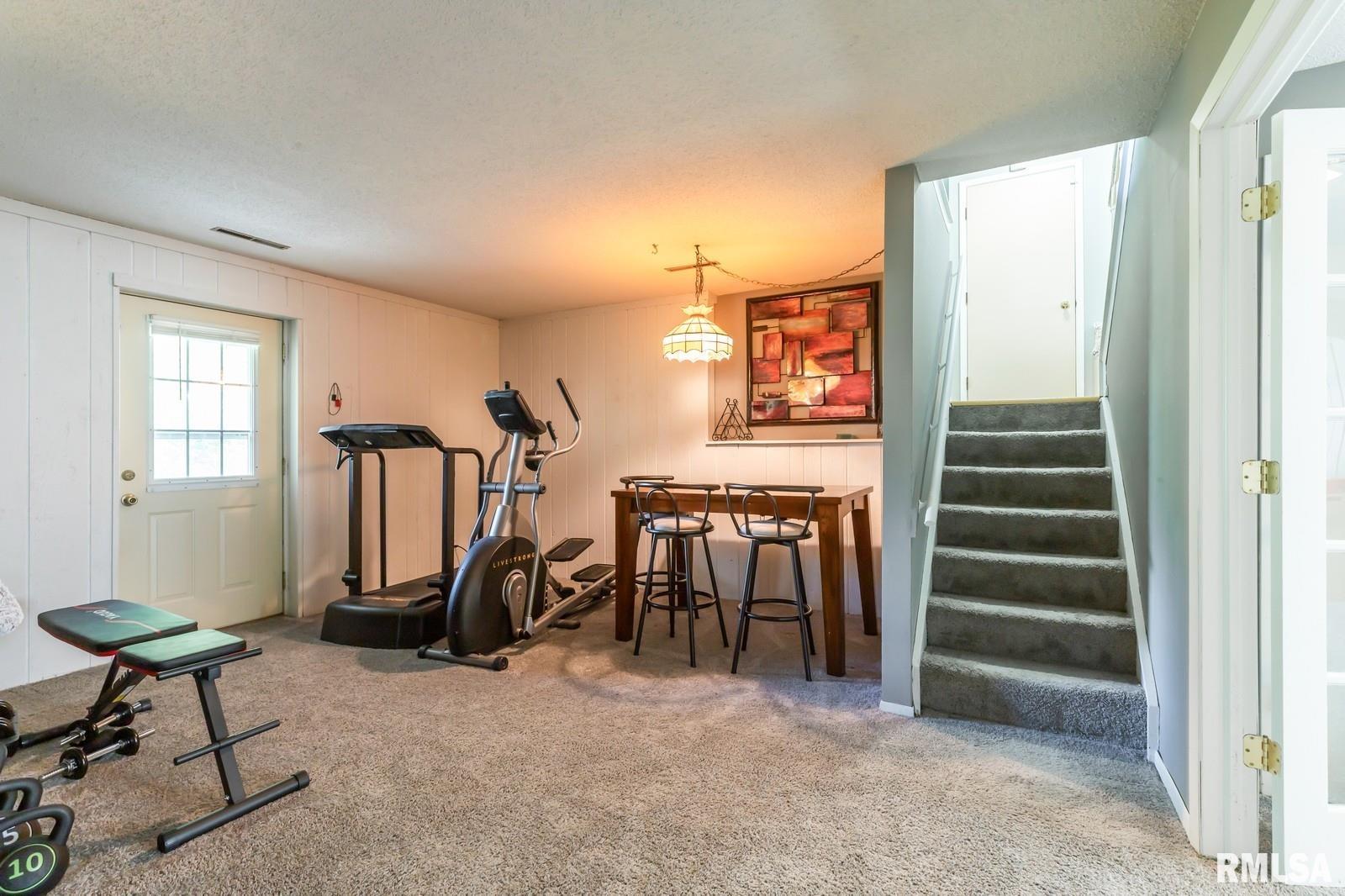 2885 Willow Drive, Bettendorf, Iowa image 28