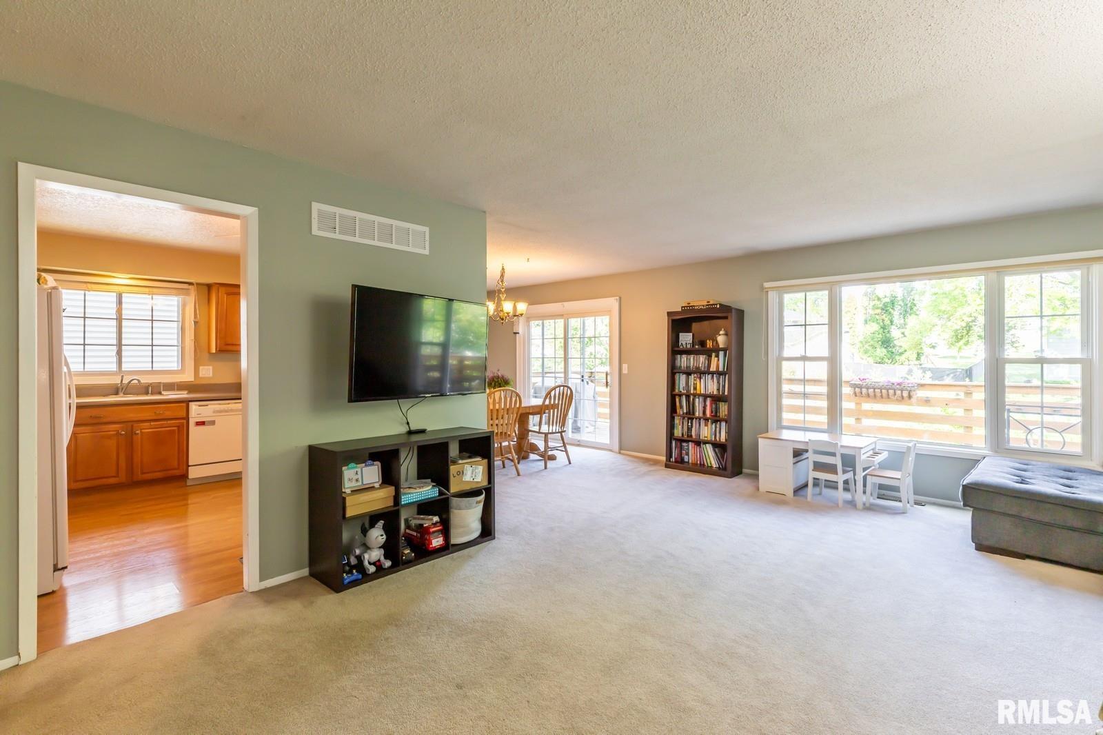 2885 Willow Drive, Bettendorf, Iowa image 8
