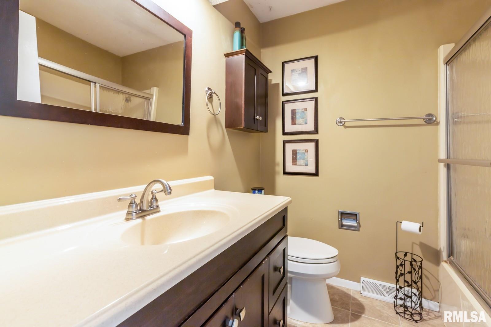 2885 Willow Drive, Bettendorf, Iowa image 25