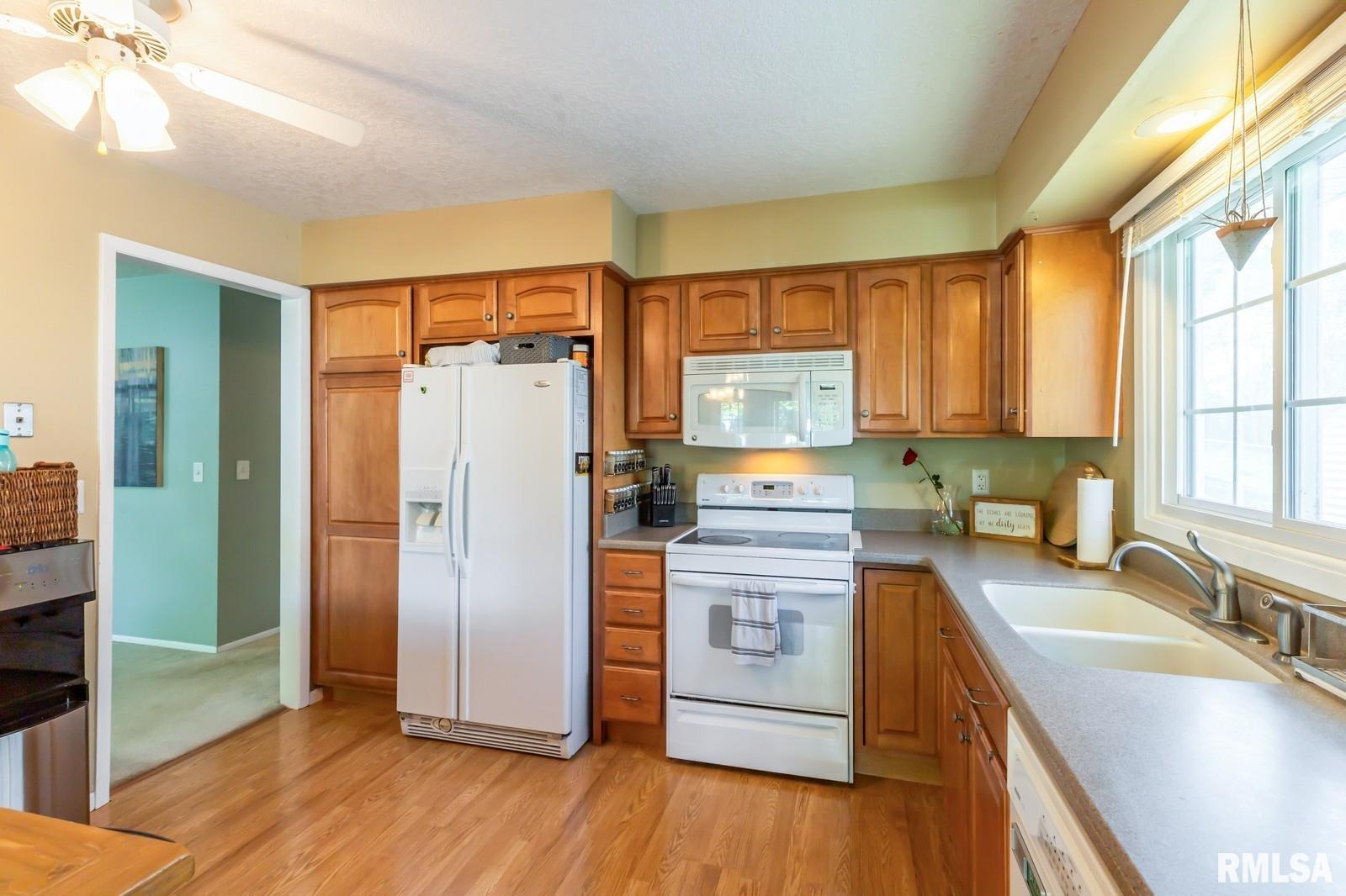 2885 Willow Drive, Bettendorf, Iowa image 17