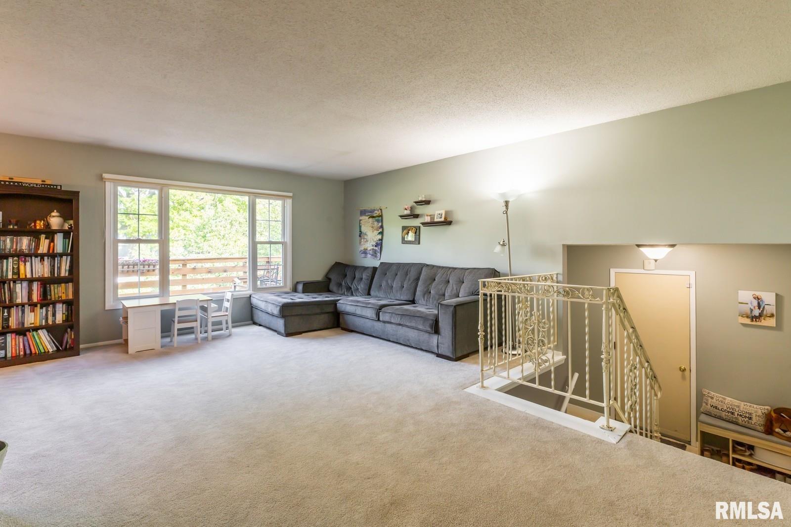 2885 Willow Drive, Bettendorf, Iowa image 9