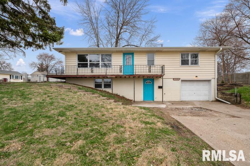 1002 Hillside Drive, Bettendorf, Iowa image 1