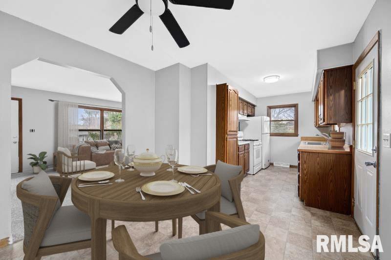 1002 Hillside Drive, Bettendorf, Iowa image 4