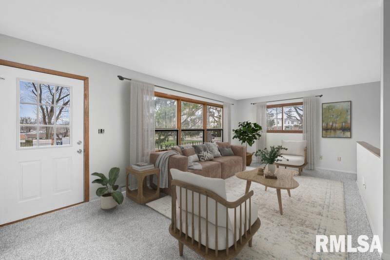 1002 Hillside Drive, Bettendorf, Iowa image 2