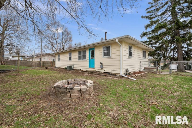 1002 Hillside Drive, Bettendorf, Iowa image 15