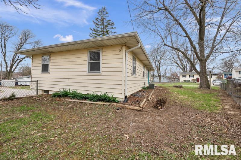 1002 Hillside Drive, Bettendorf, Iowa image 16