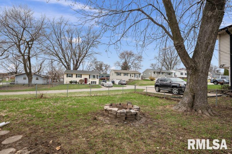 1002 Hillside Drive, Bettendorf, Iowa image 17
