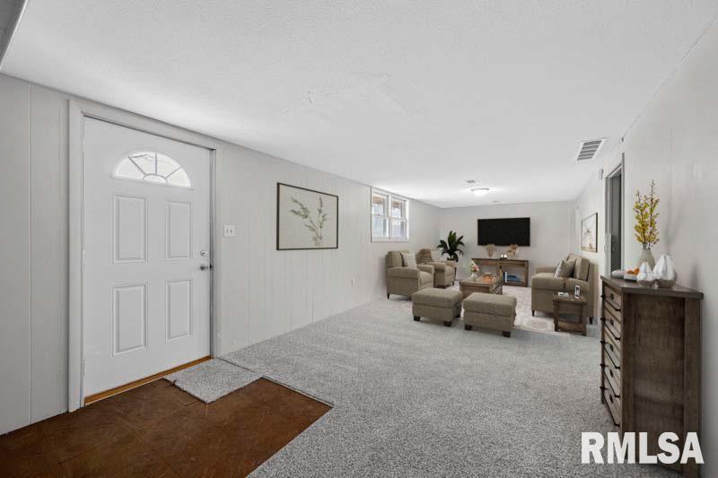 1002 Hillside Drive, Bettendorf, Iowa image 12