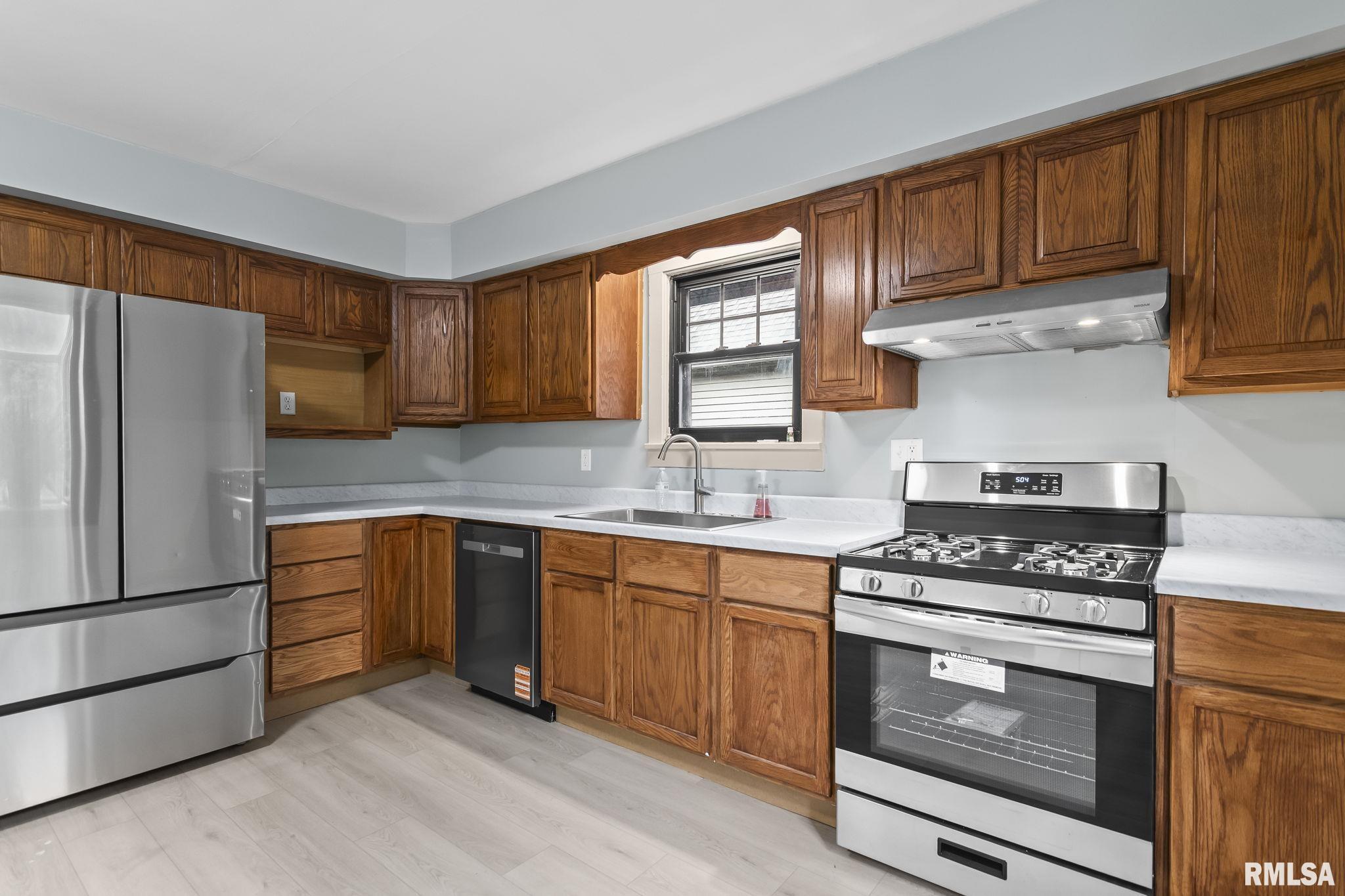 2352 E Converse Avenue, Springfield, Illinois image 8