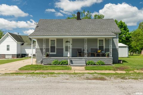 Homes For Sale - 1425 S Oak Street<br/> Saline County, Harrisburg, IL 62946