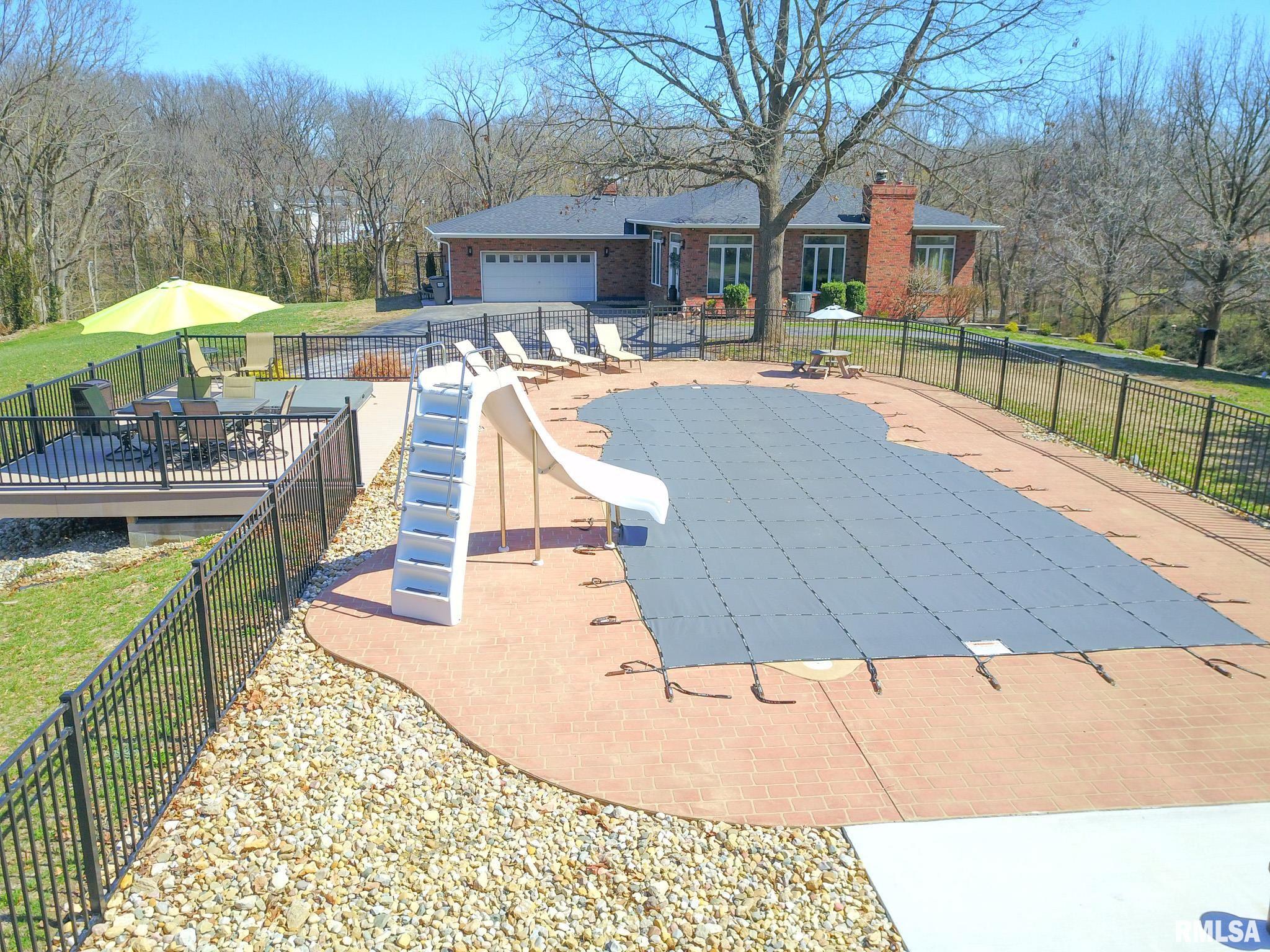 4 Valley Lane, Carlinville, Illinois image 1