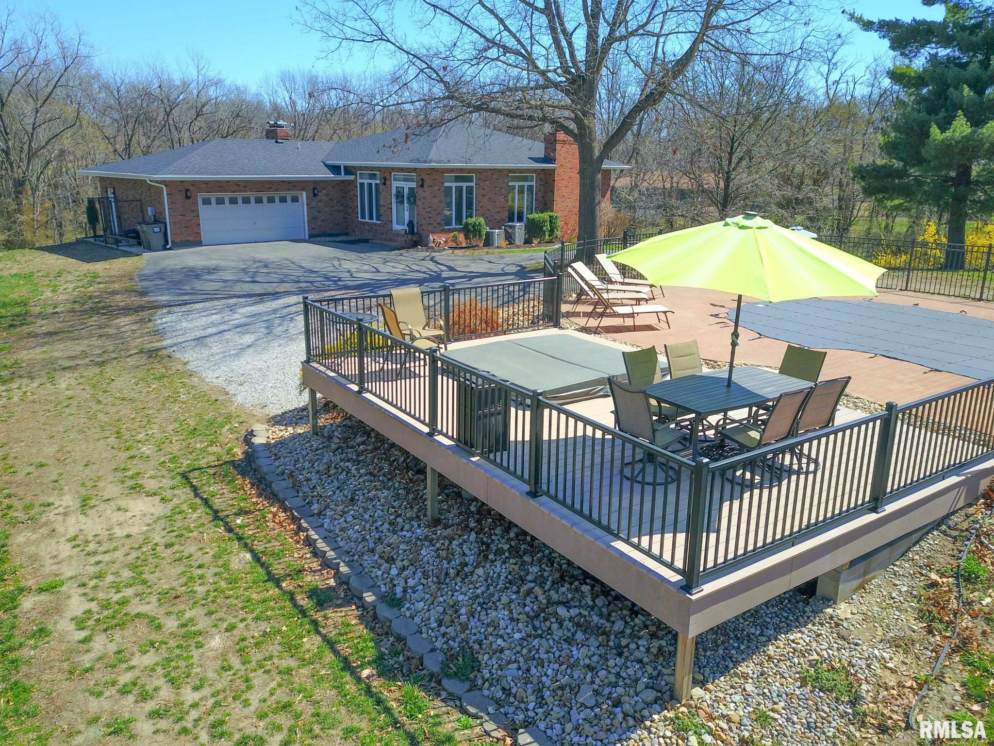 4 Valley Lane, Carlinville, Illinois image 9