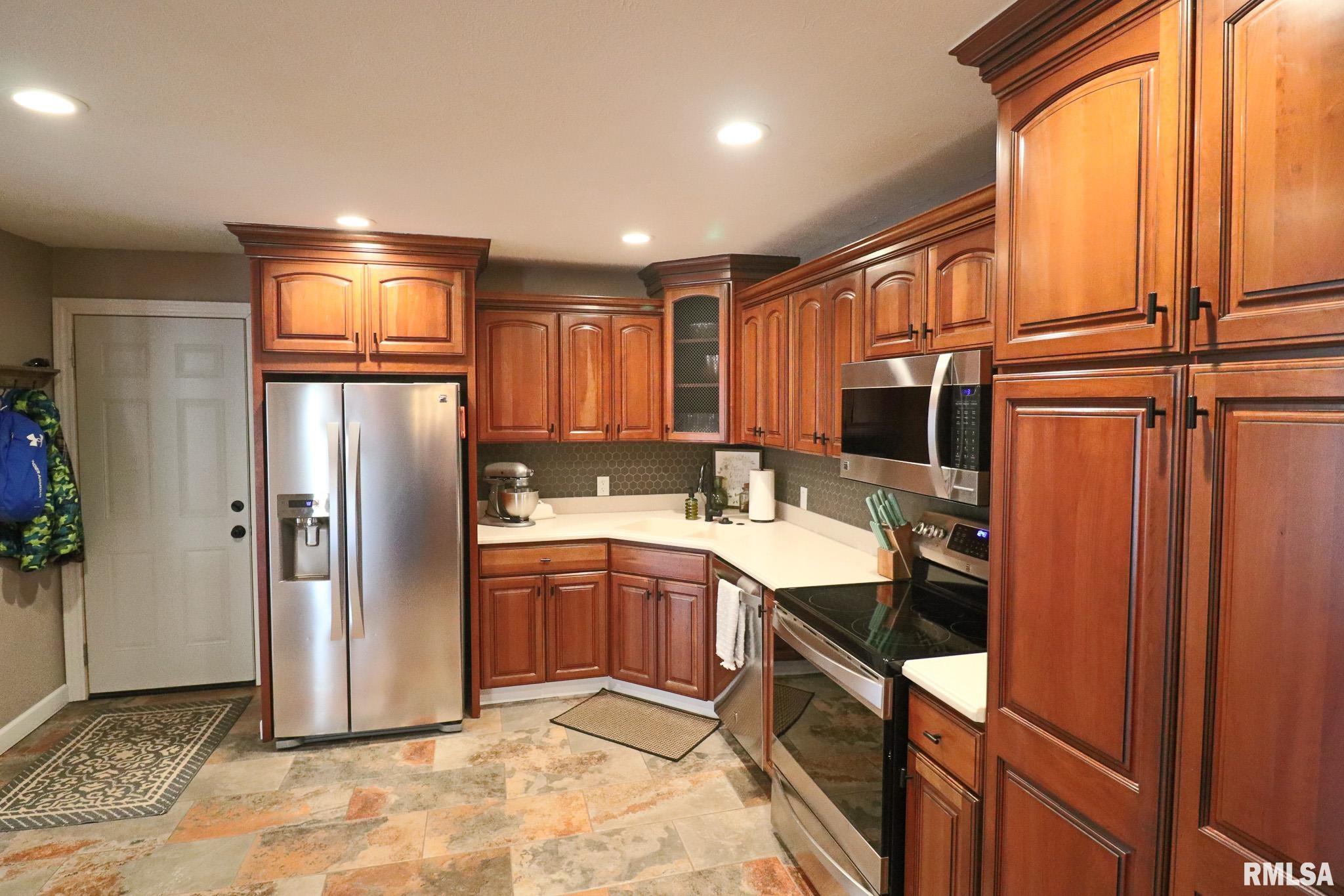 4 Valley Lane, Carlinville, Illinois image 29