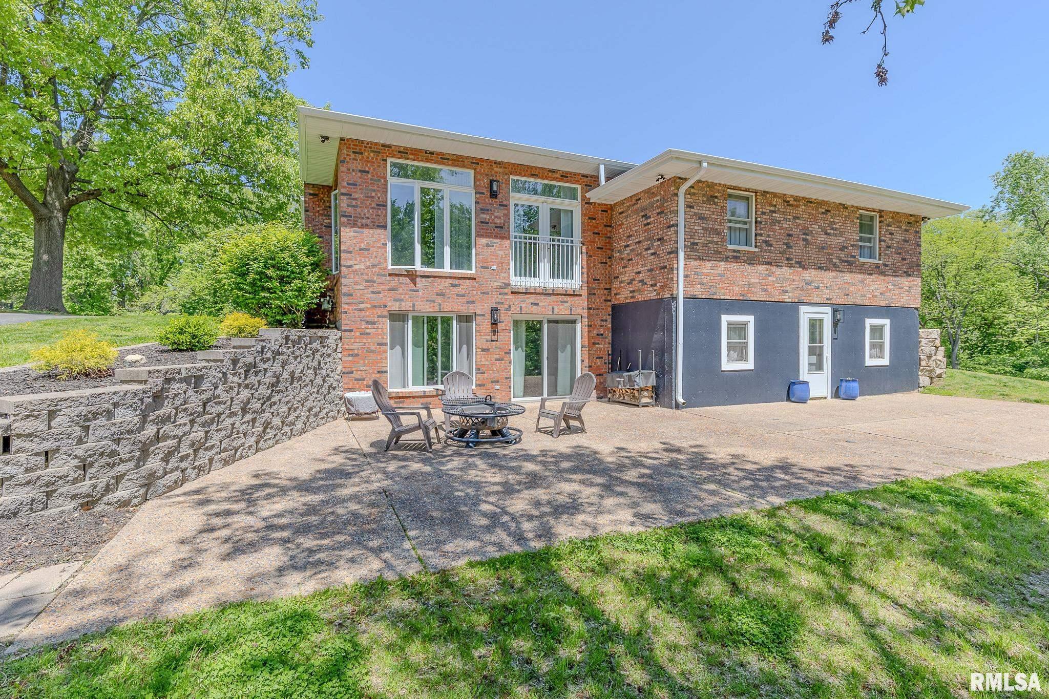4 Valley Lane, Carlinville, Illinois image 8