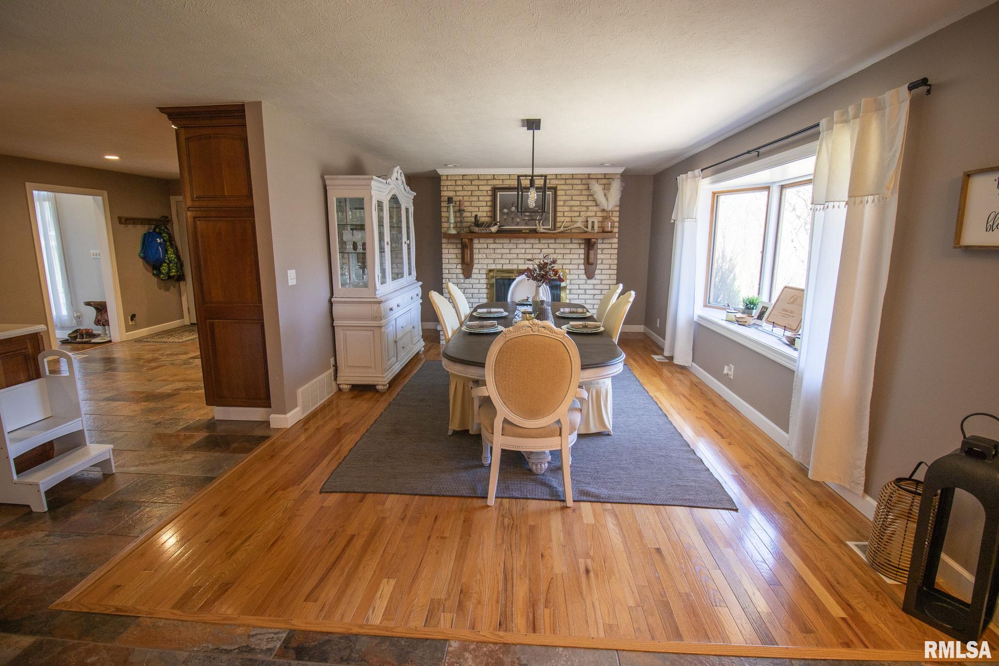 4 Valley Lane, Carlinville, Illinois image 34