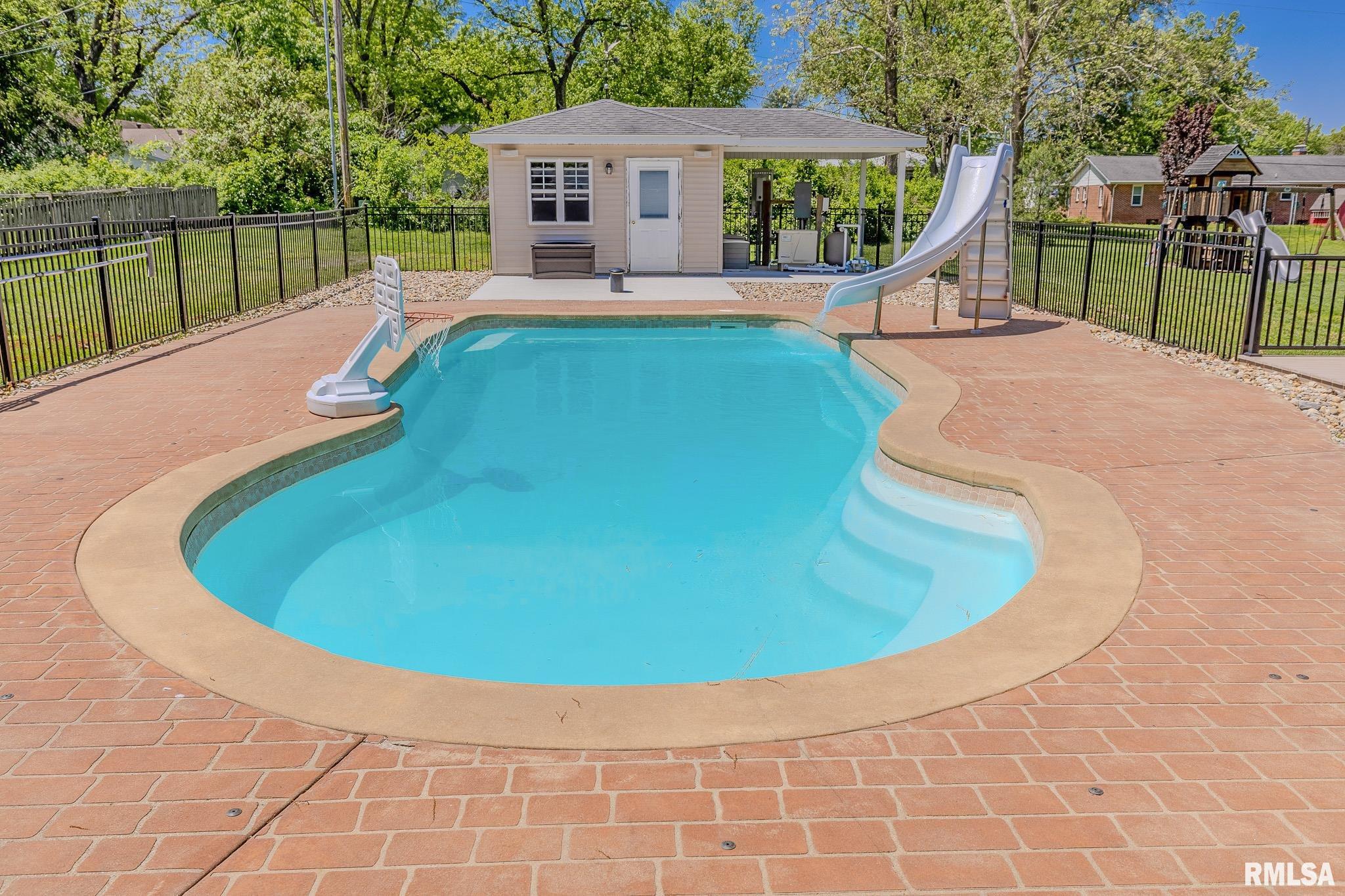 4 Valley Lane, Carlinville, Illinois image 13
