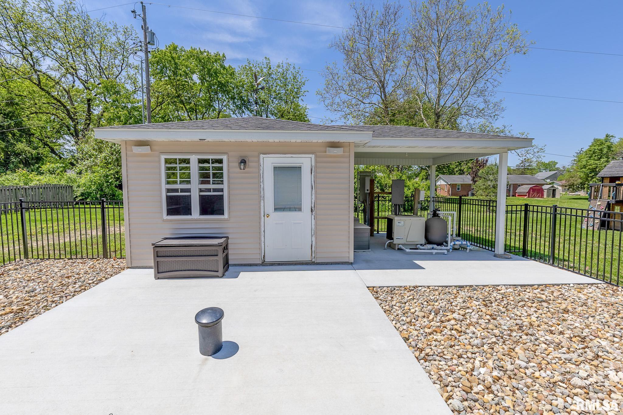 4 Valley Lane, Carlinville, Illinois image 12