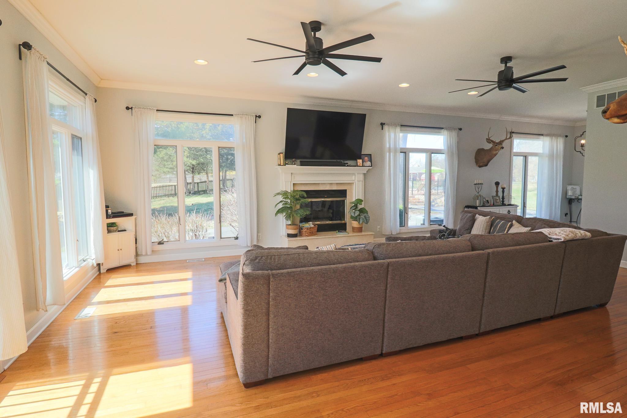 4 Valley Lane, Carlinville, Illinois image 23