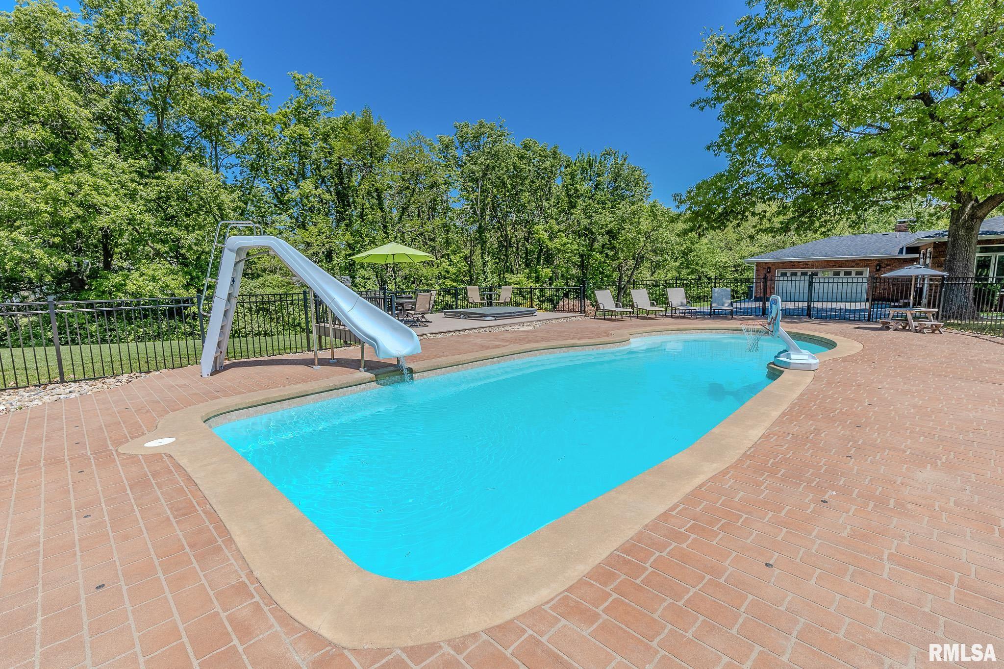 4 Valley Lane, Carlinville, Illinois image 3