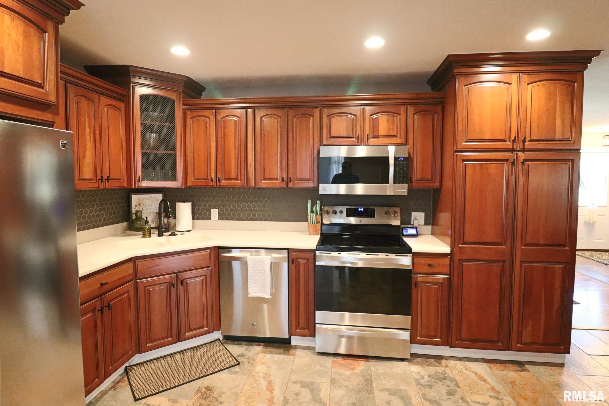 4 Valley Lane, Carlinville, Illinois image 28