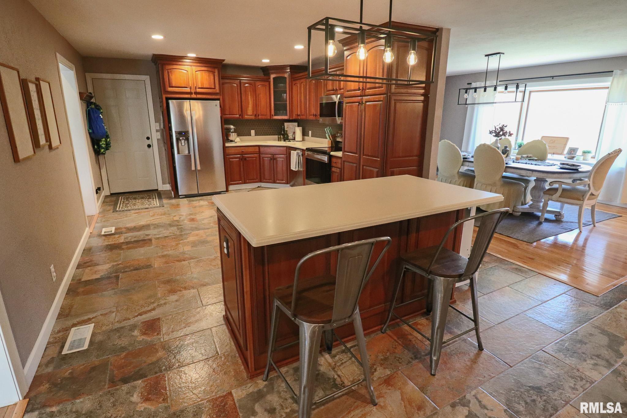 4 Valley Lane, Carlinville, Illinois image 32