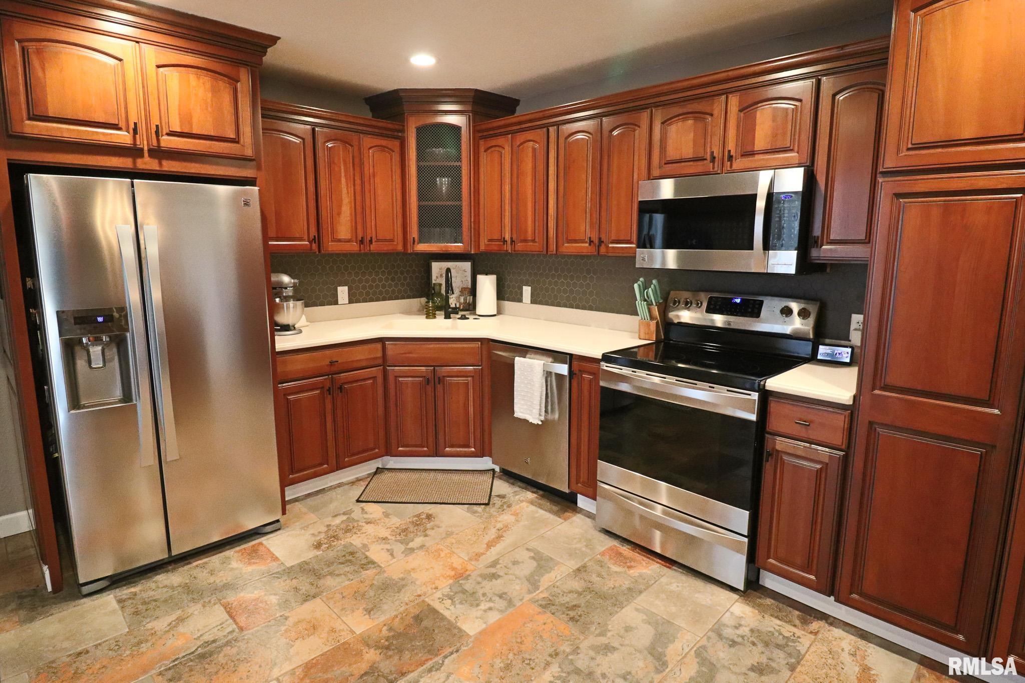 4 Valley Lane, Carlinville, Illinois image 27