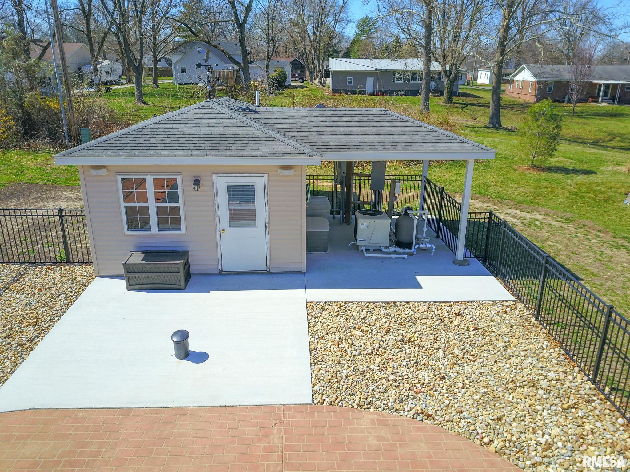 4 Valley Lane, Carlinville, Illinois image 12