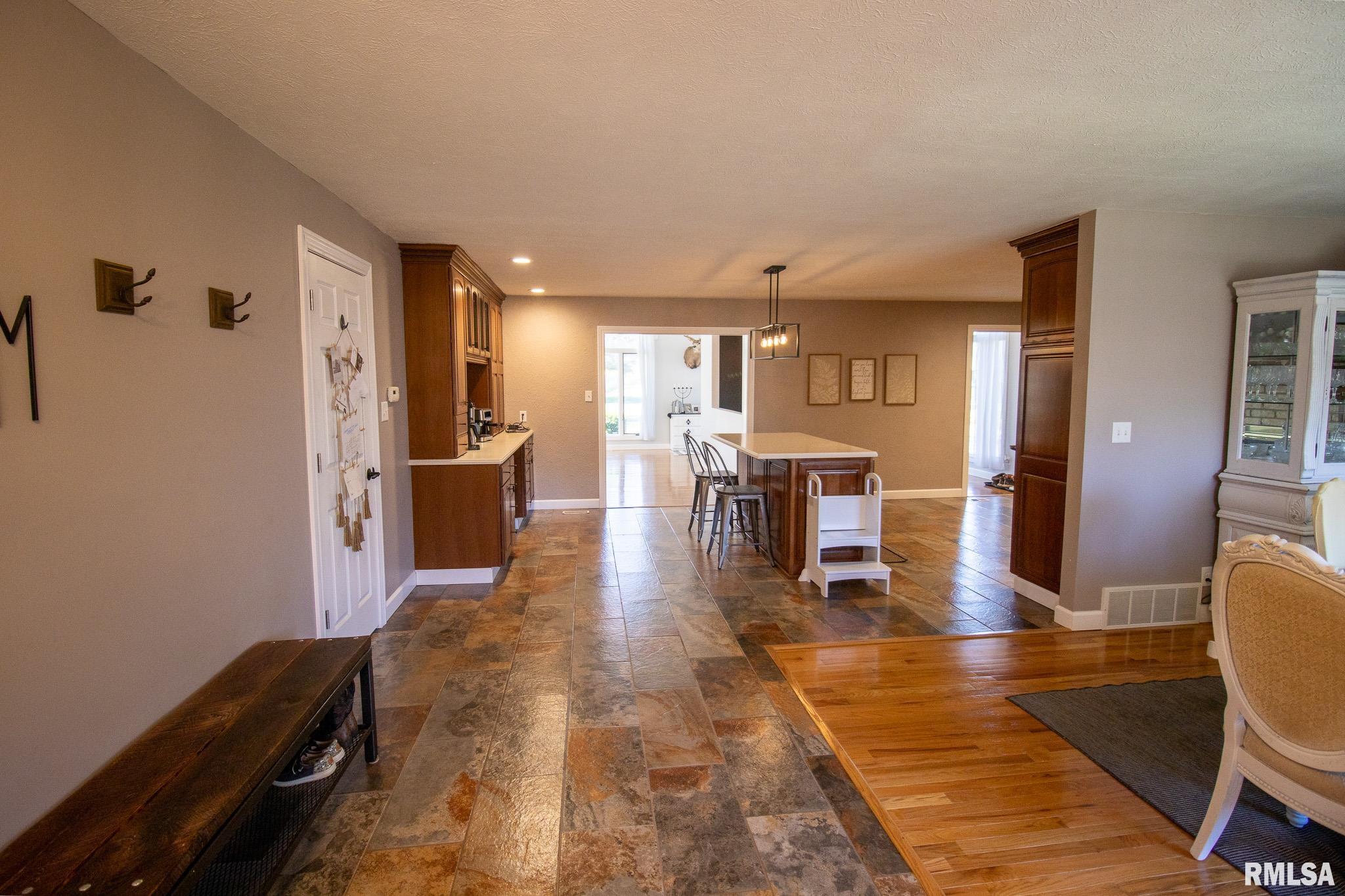 4 Valley Lane, Carlinville, Illinois image 35