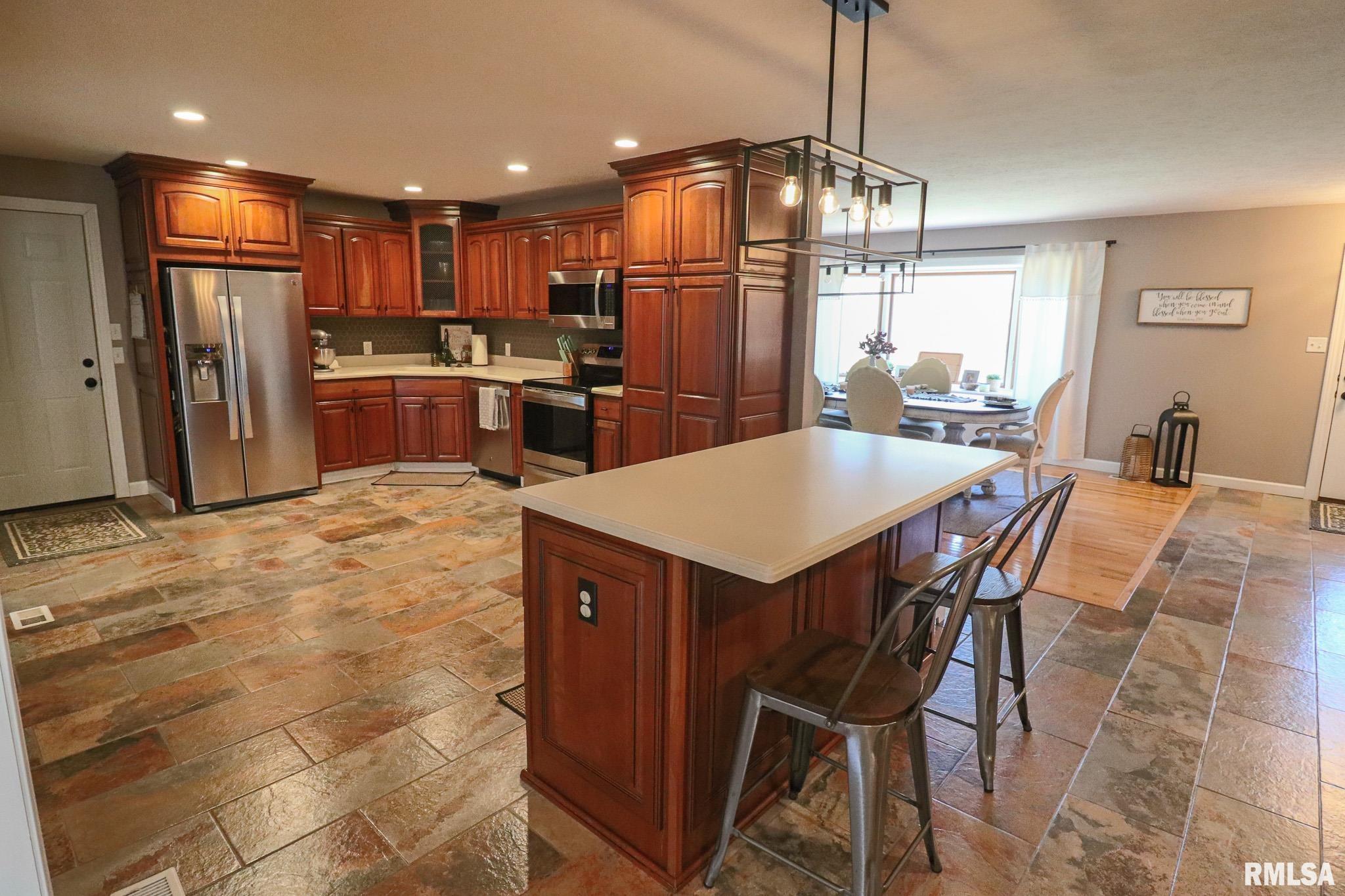 4 Valley Lane, Carlinville, Illinois image 31