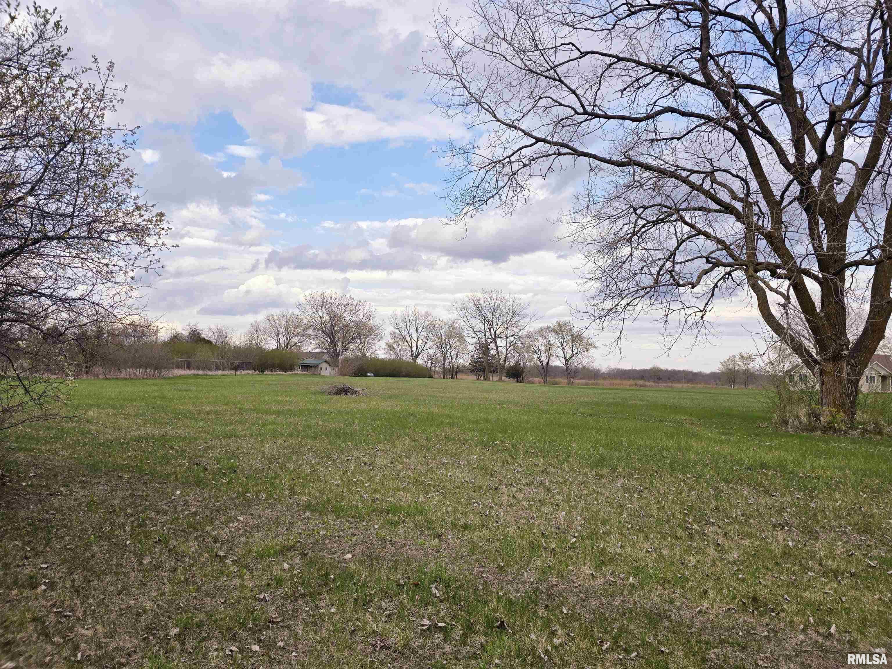 Brad Road, Canton, Illinois image 8