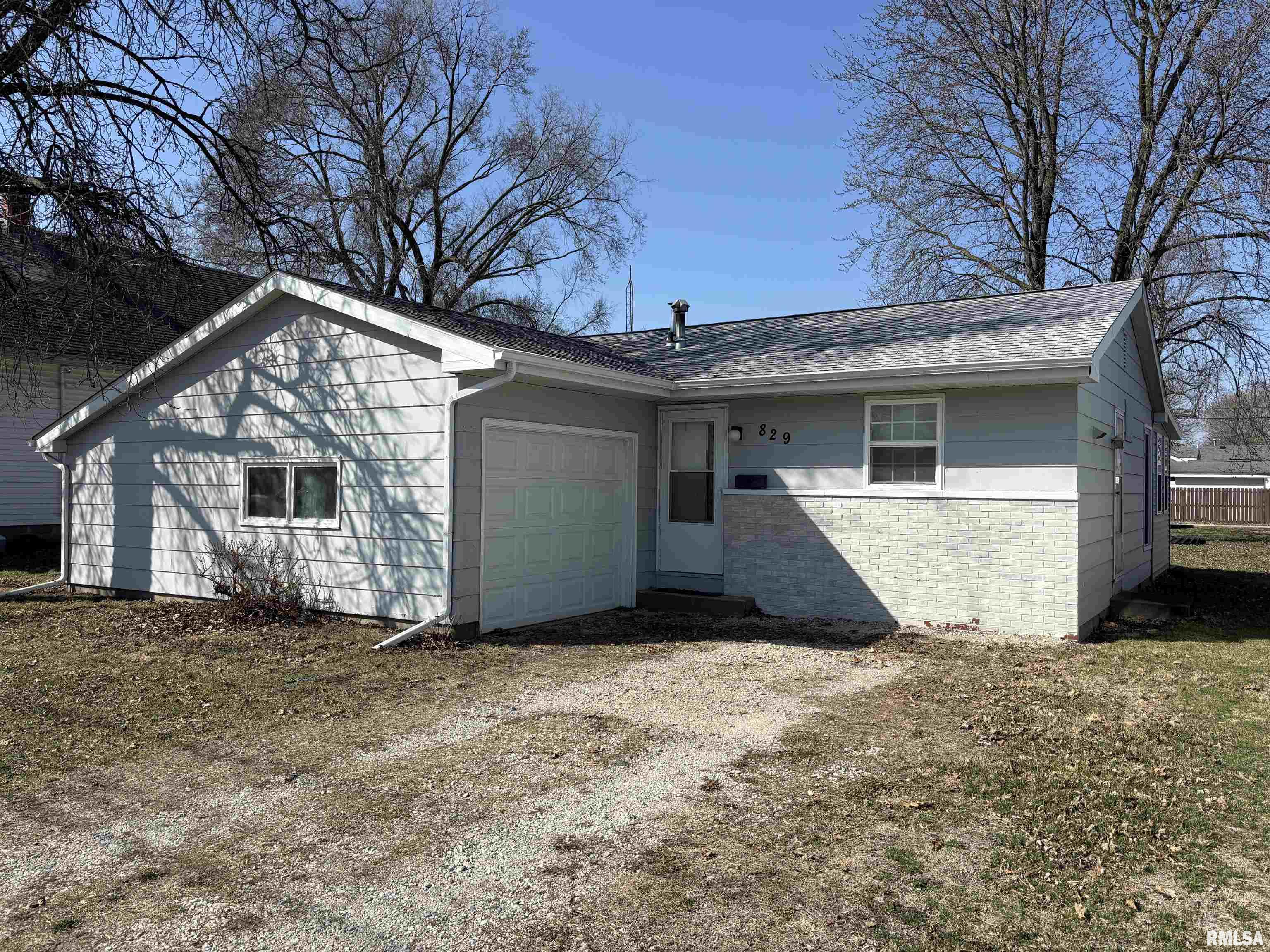 829 N Cheney Street, Taylorville, Illinois image 2