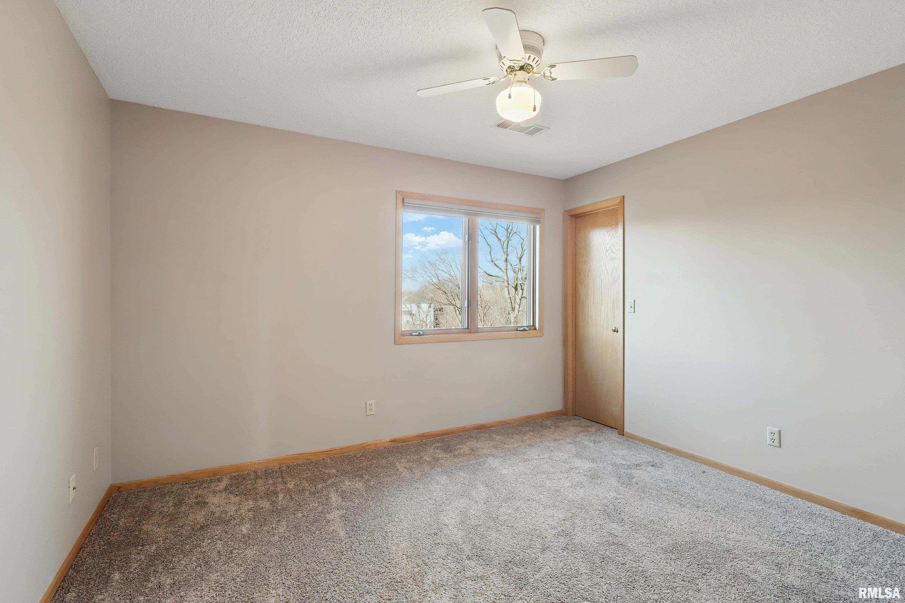 4210 Hayes Court, Davenport, Iowa image 24