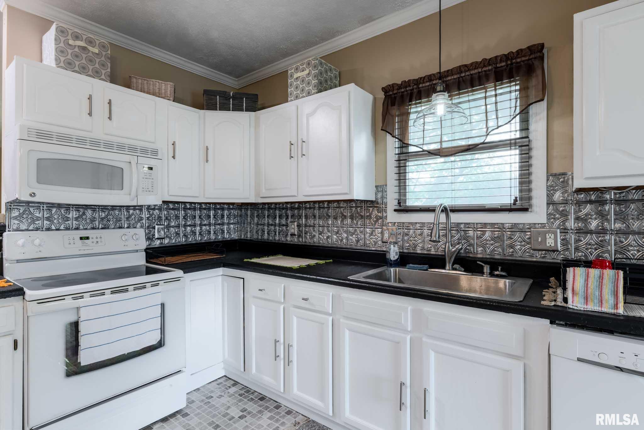 301 N 11th Street, Herrin, Illinois image 3