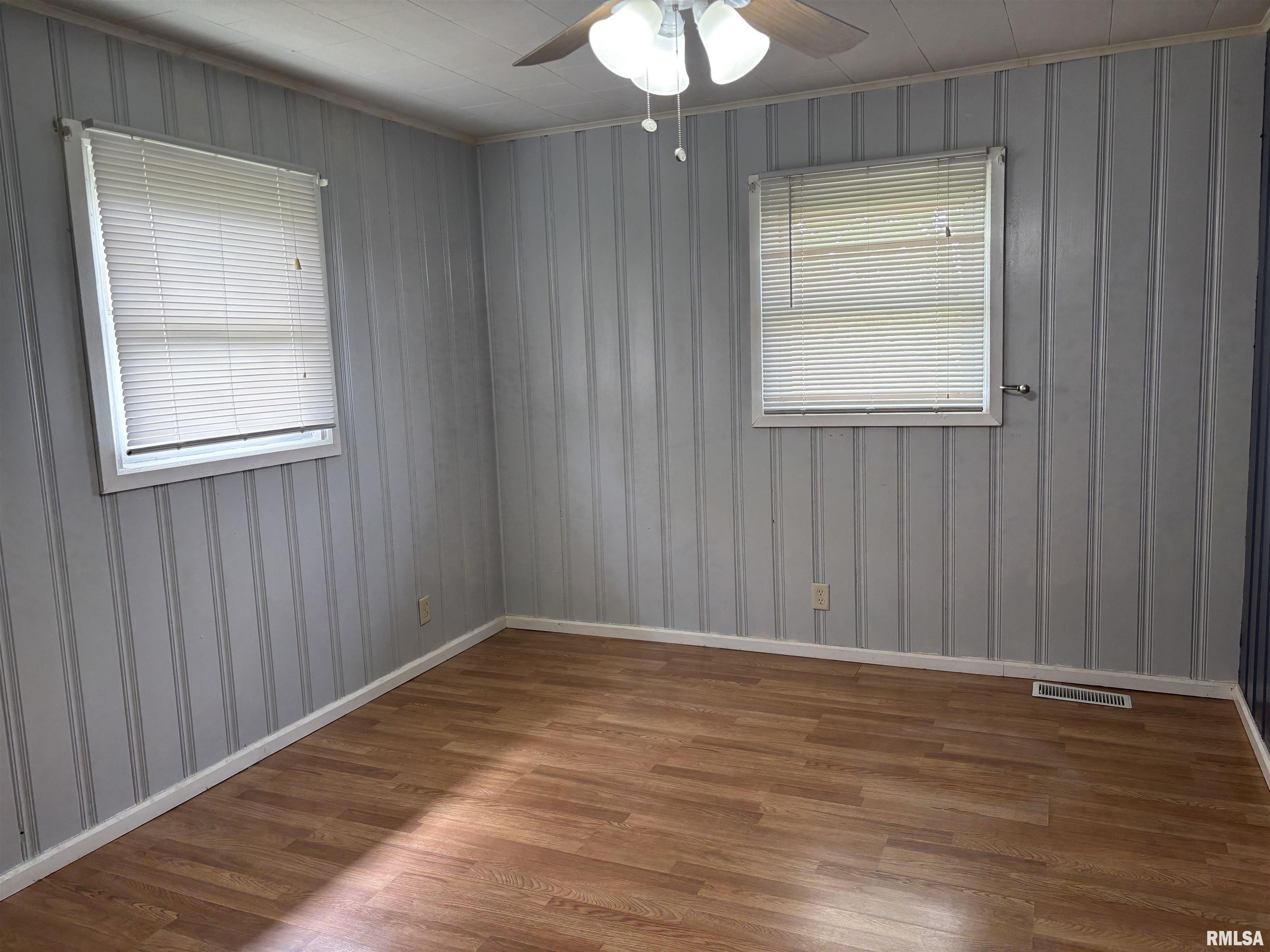 1136 N Diamond Street, Jacksonville, Illinois image 12
