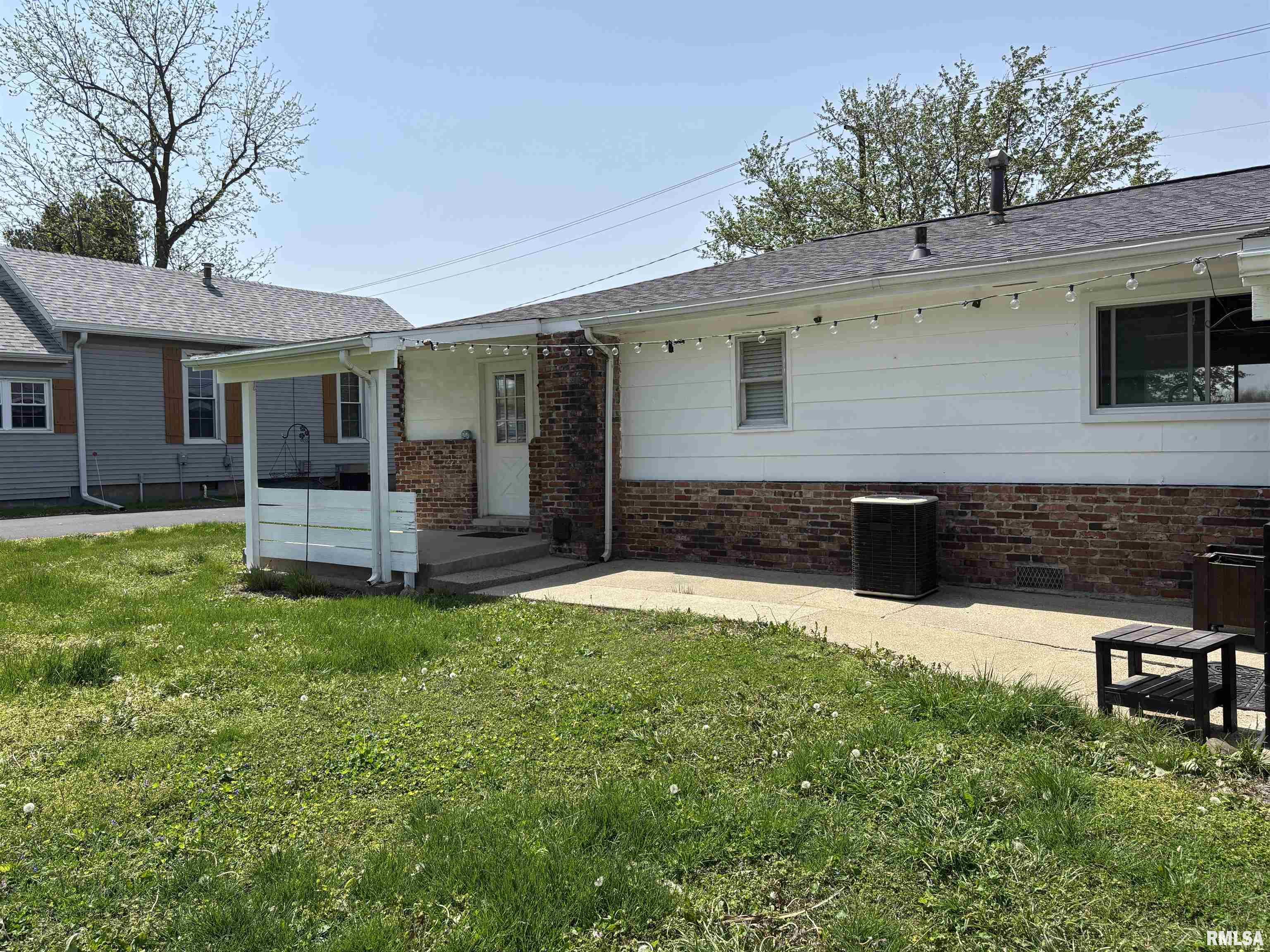 1136 N Diamond Street, Jacksonville, Illinois image 16