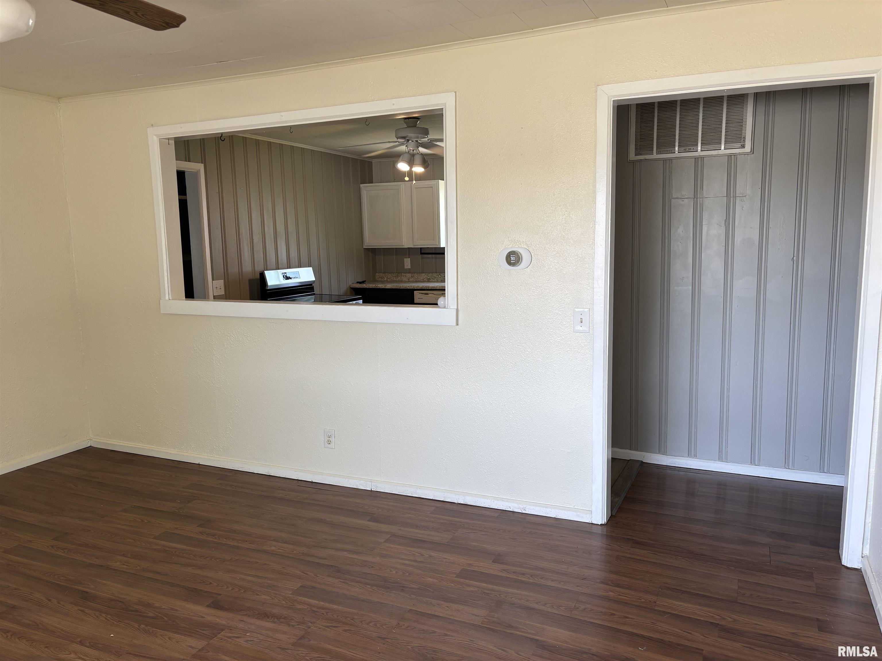 1136 N Diamond Street, Jacksonville, Illinois image 7