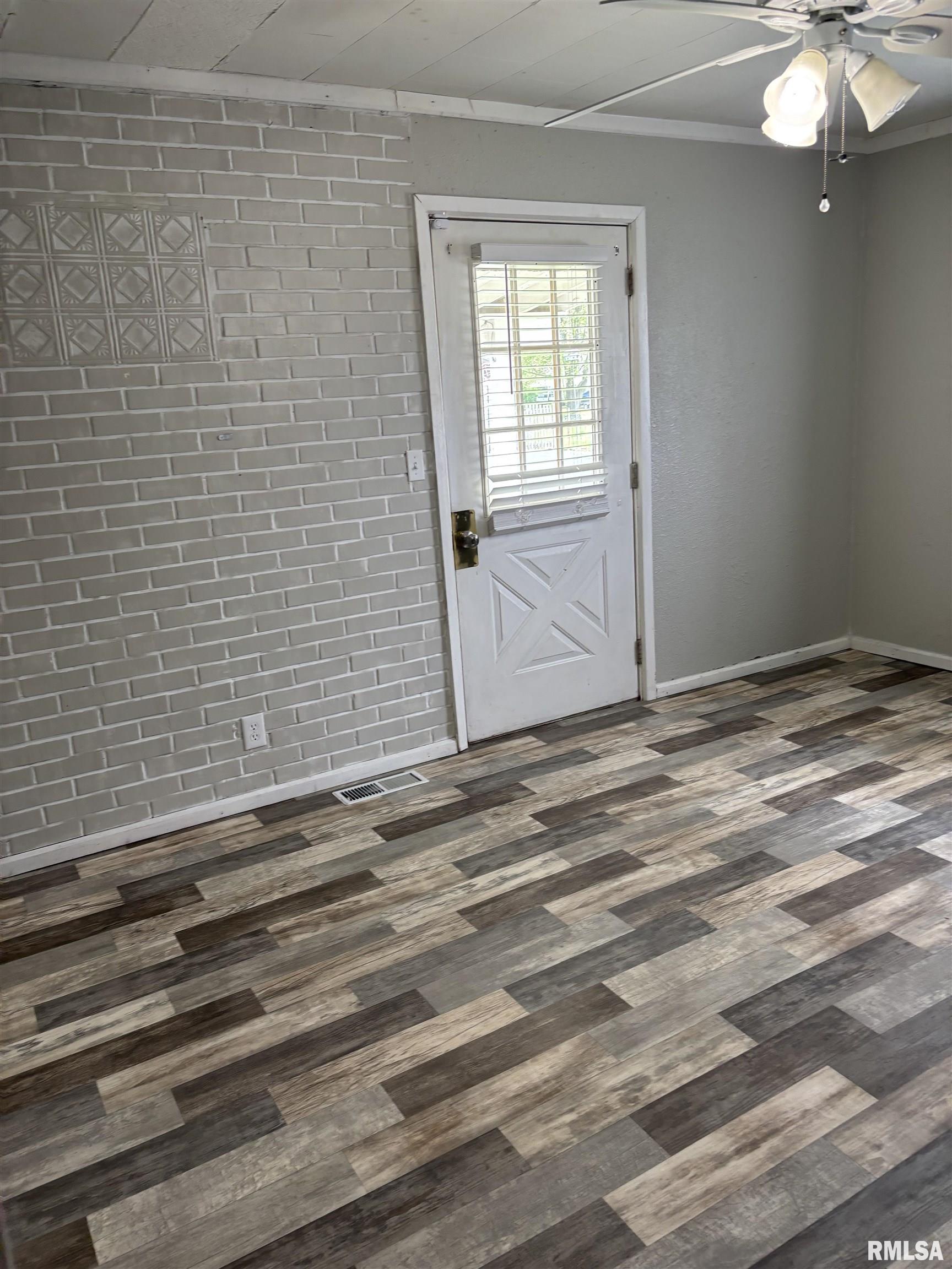1136 N Diamond Street, Jacksonville, Illinois image 13